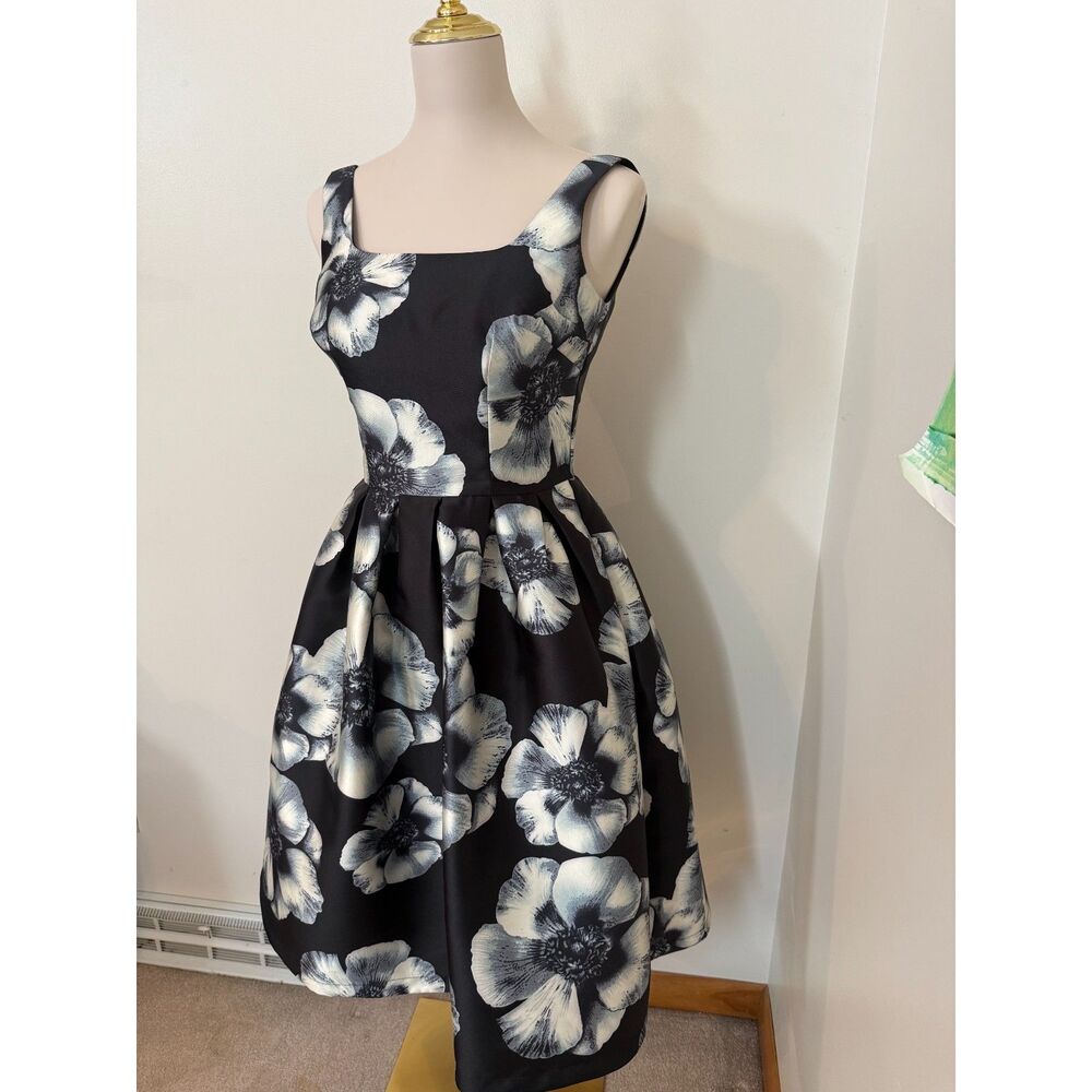 Chi Chi London Black White Floral Fit & Flare Midi Dress Low Back US 6 - Picture 3 of 5